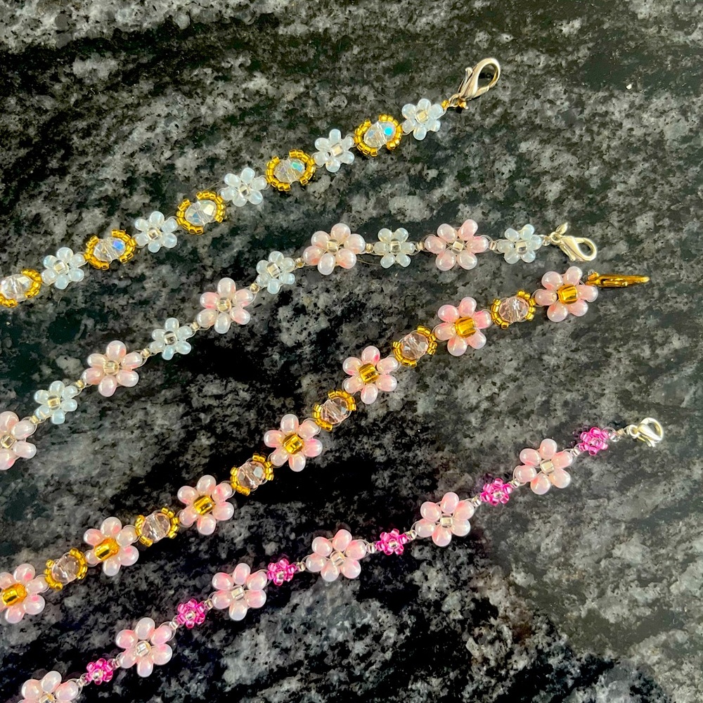 Handmade Glass Daisy Beaded Jewellery 💓 Customizable for a Personal Touch